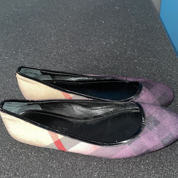 Burberry original print with violet top slip on sandals. - Picture 3 of 4